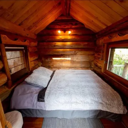 Alpstuga La Cabane Des Colibris
